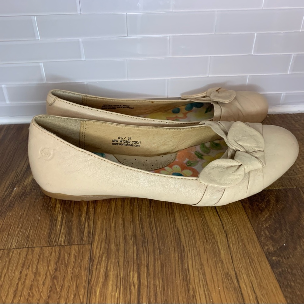 Born Cream Flats Women’s Size 6.5